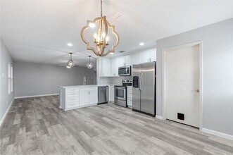 Building Photo - 14109 Cochise Dr