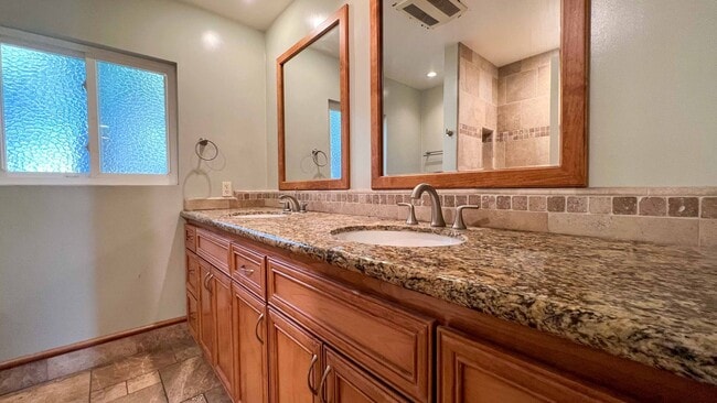 Building Photo - 3 Bdrm Detached Haome Available In Sought After La Mesa Neighborhood