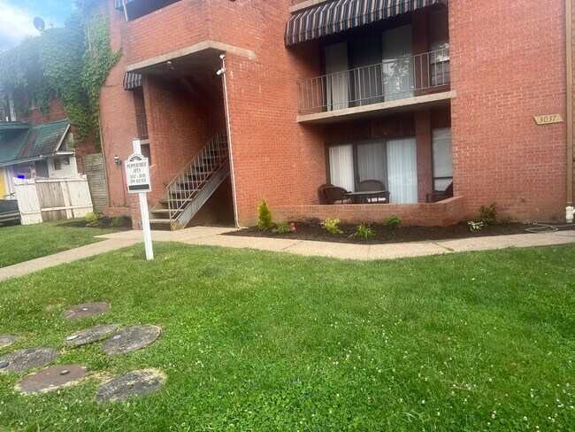 Building Photo - 3037 3rd Ave