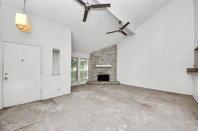 Building Photo - 5747 Easthampton Dr