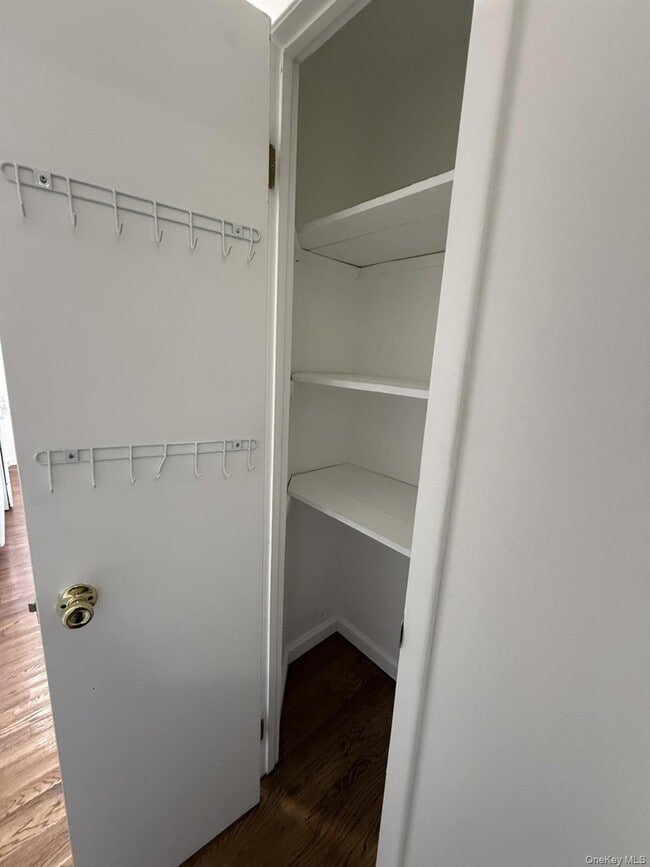 Building Photo - 355 Bayville Ave