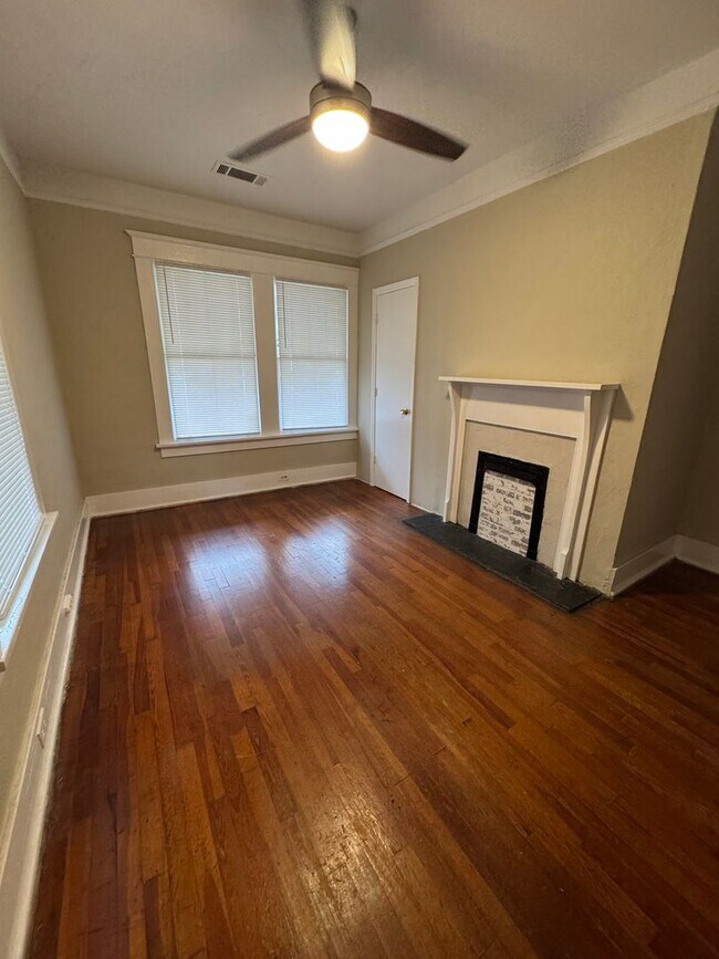 Building Photo - Quaint home in downtown Augusta Ready now!