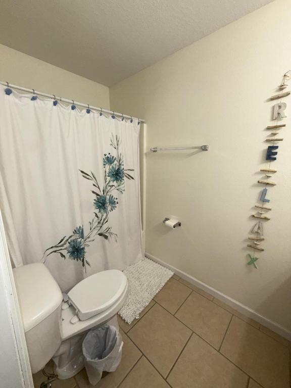 Building Photo - 1131 Century Oaks Dr