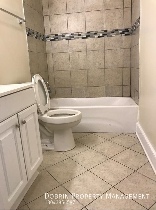 Building Photo - 810 W Clay St