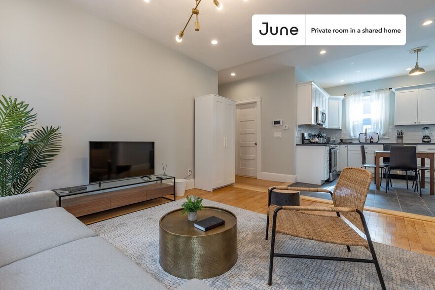 Building Photo - Room in Shared 4 bed/2 bath home in Savin Hill