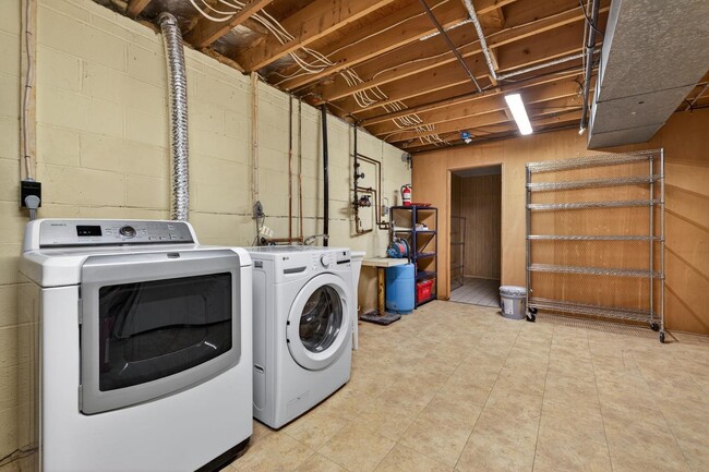 Building Photo - 9404 Woodington Dr