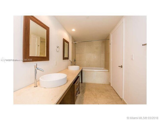 Building Photo - 475 Brickell Ave