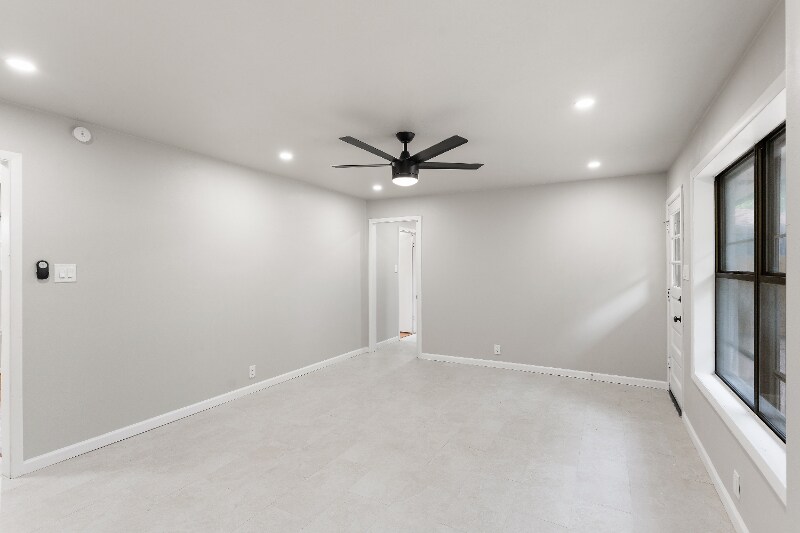 Building Photo - 1202 Spruce Dr