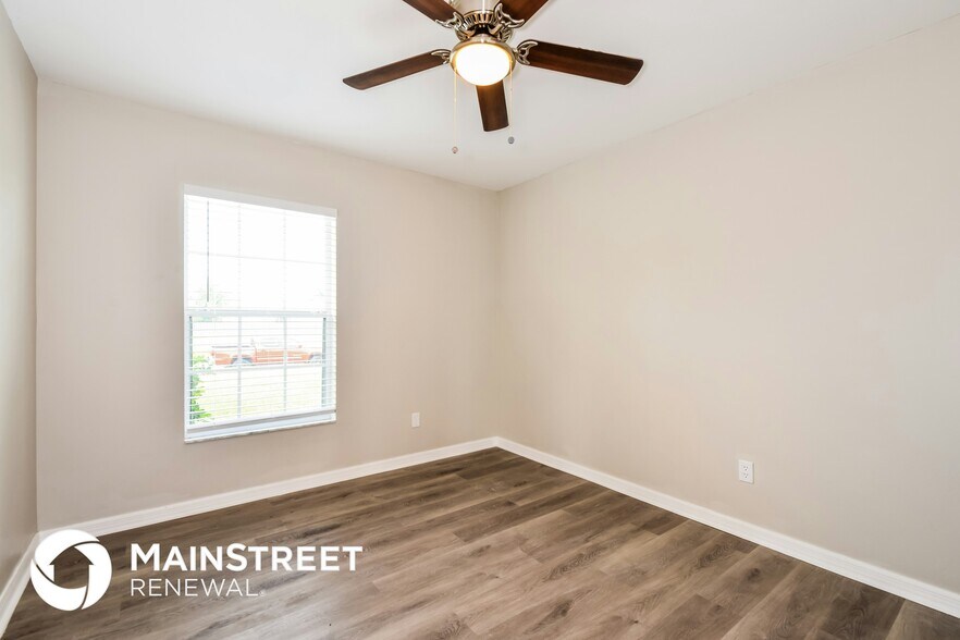 Building Photo - 2405 NW Juanita Pl