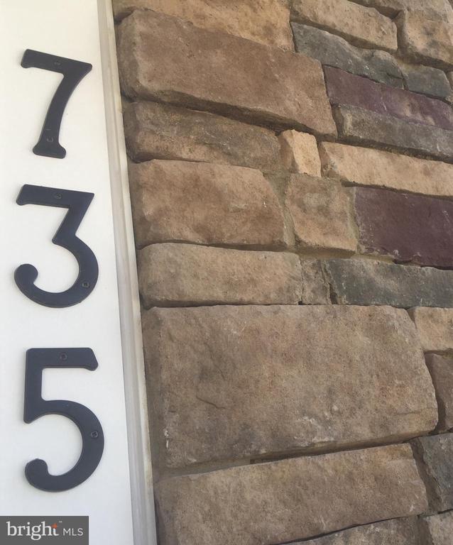 Building Photo - 735 Stonehouse Wy