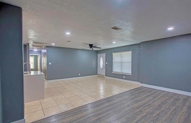 Building Photo - 307 Dee Ln