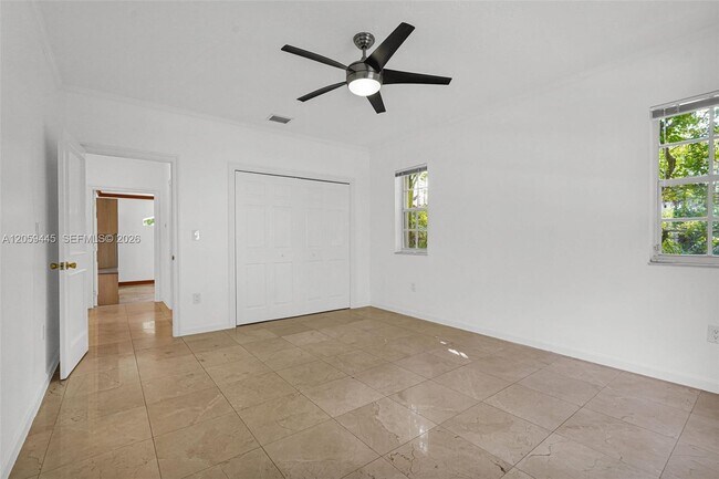 Building Photo - 244 SW 28th Rd