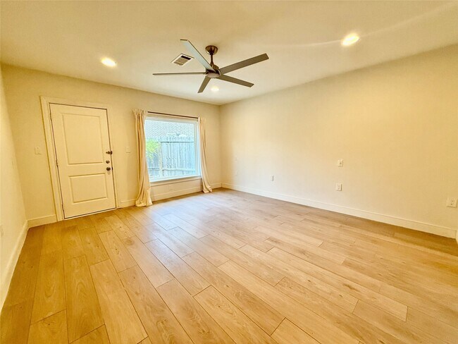 Building Photo - 3834 Linklea Dr