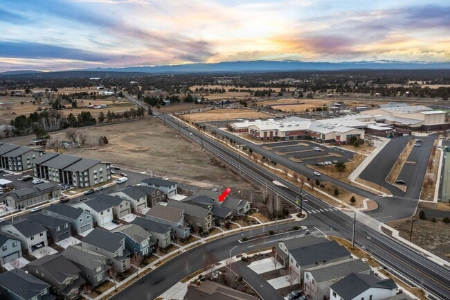 Building Photo - Triple Ridge 3 bed 3 bath home, Pool Access, A/C, Flexible Living Space!