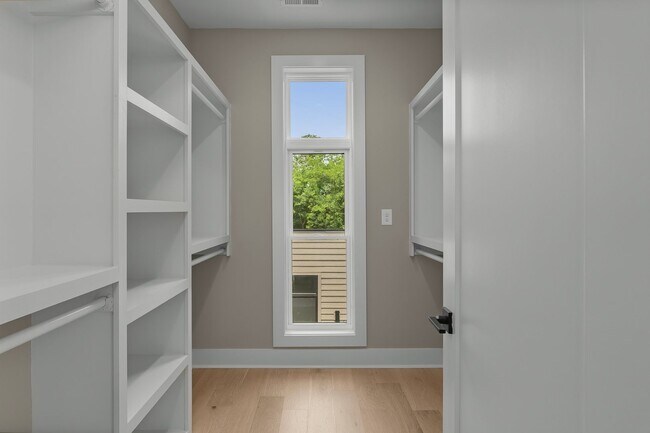 Building Photo - Stunning New Townhome in The Heart of East Nashville