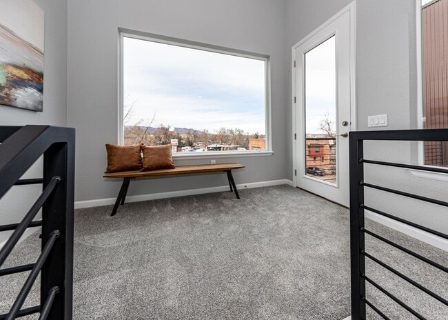 Building Photo - Urbanite Living at It's Finest Westside Lu...