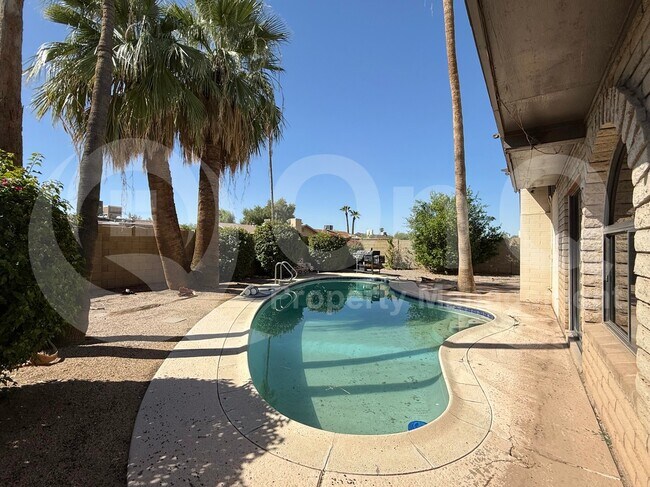 Building Photo - 1623 E Palmcroft Dr