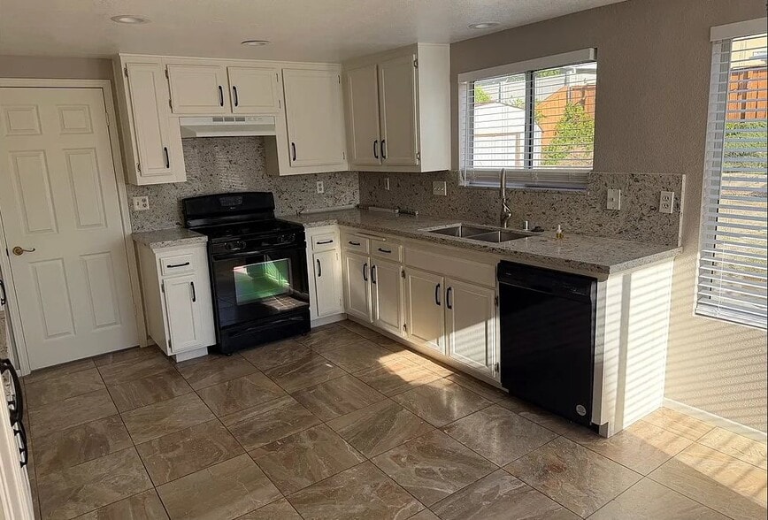 Building Photo - 24336 Gitano Dr