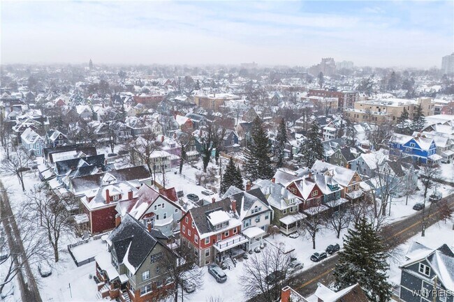 Building Photo - 365 W Utica St