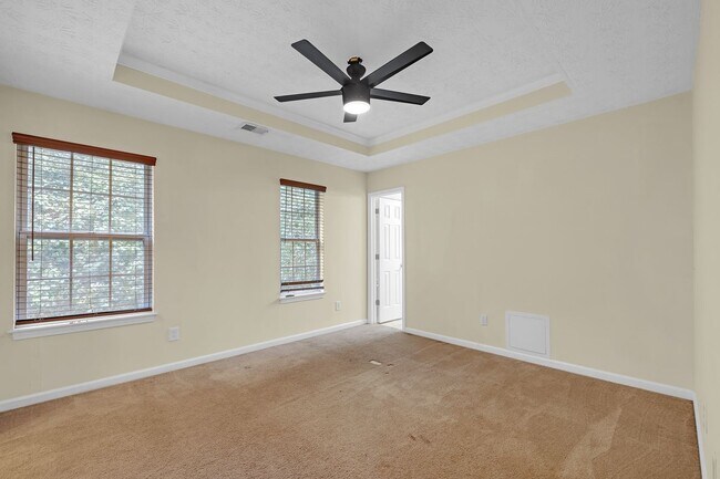 Building Photo - 5475 Hampton Ct