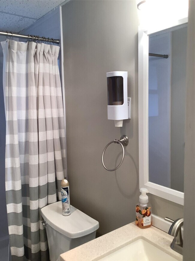 Building Photo - 7797 Golf Cir Dr