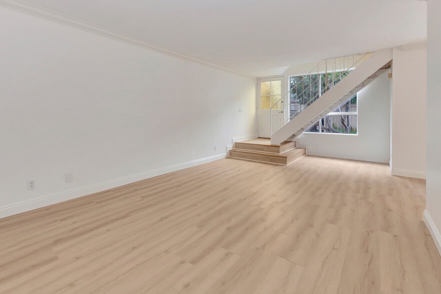 Building Photo - 22974 Via Nuez