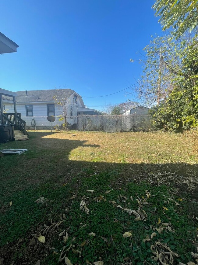 Building Photo - 126 Suffolk Ave