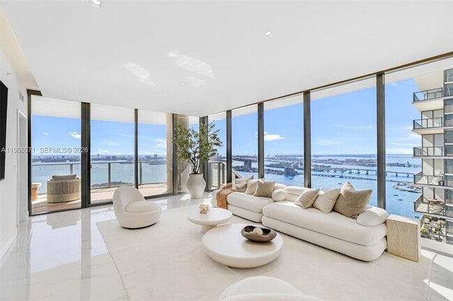 Building Photo - 700 NE 24th St