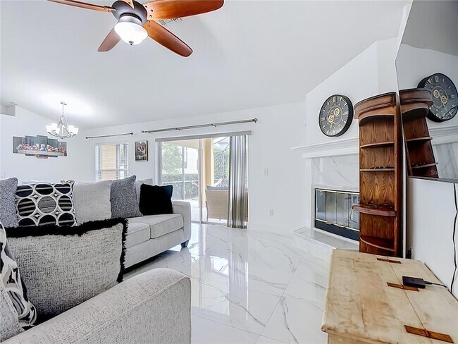 Building Photo - 4934 Lazy Oaks Way