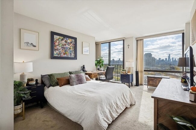 Building Photo - 345 W Fullerton Pkwy