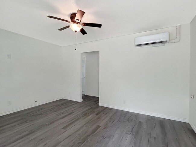 Building Photo - Cozy, Remodeled 2BR with Covered Parking &...