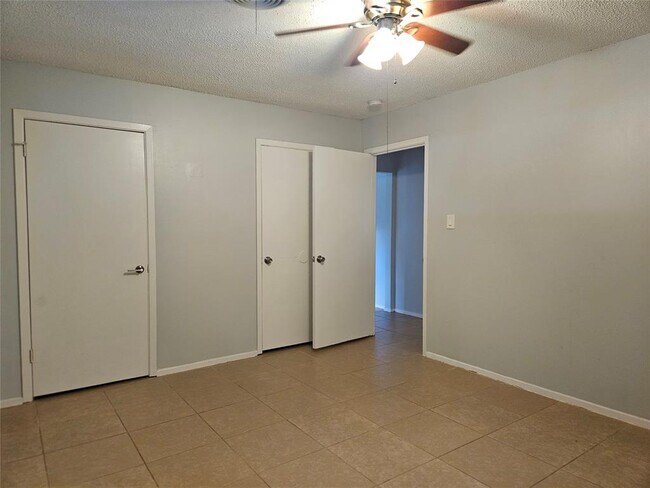 Building Photo - 806 Ranch Rd