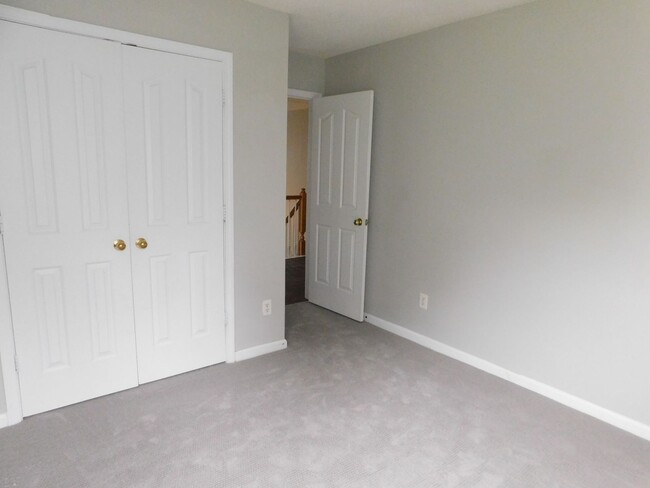 Building Photo - Nice home near outlet mall
