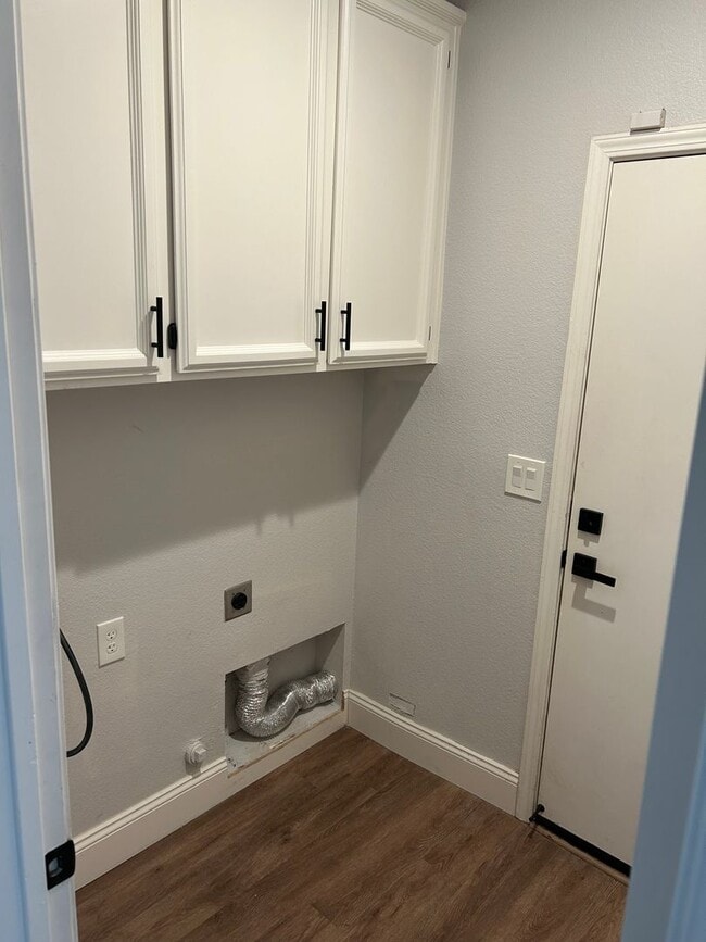 Building Photo - ***COMING SOON*** SINGLE STORY 3 BEDROOM I...