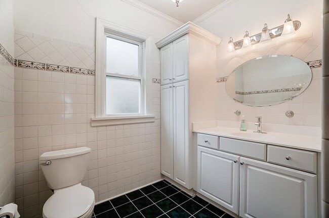 Building Photo - One Bedroom Loft in Covington!!