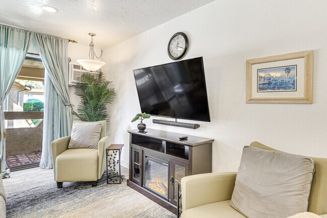 Building Photo - 265 Loma Alta Dr