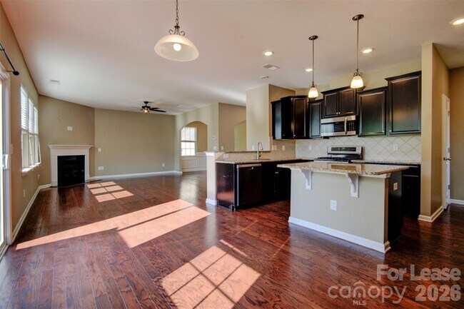 Building Photo - 16125 Hammersmith Farm Dr