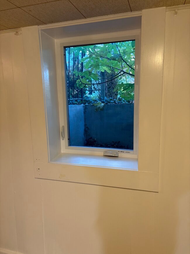 Building Photo - 22 Kentbury Way