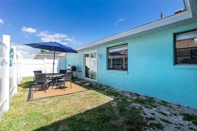 Building Photo - Englewood B House