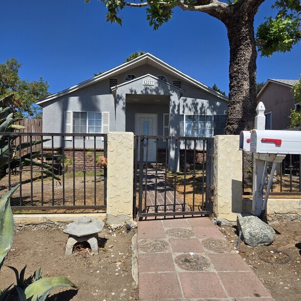 Primary Photo - 13227 Raven St
