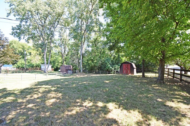 Building Photo - 647 Regent Rd