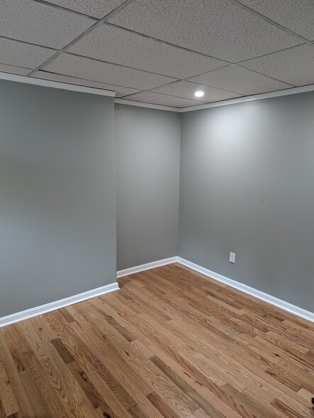 bedroom 1 - 313 Walnut St