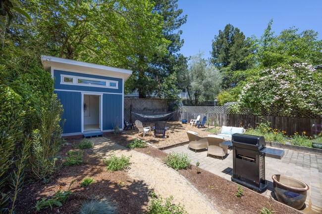 Building Photo - 80 Dominga Ave