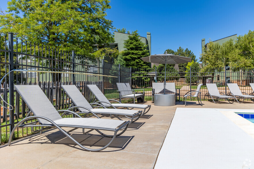 Pool Lounge Chairs - Village Green