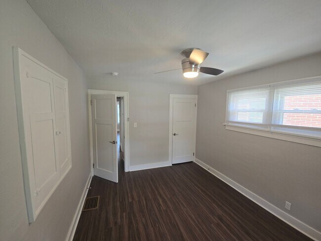 Building Photo - 3 Bedroom 1 Bathroom Single Family Cape Co...