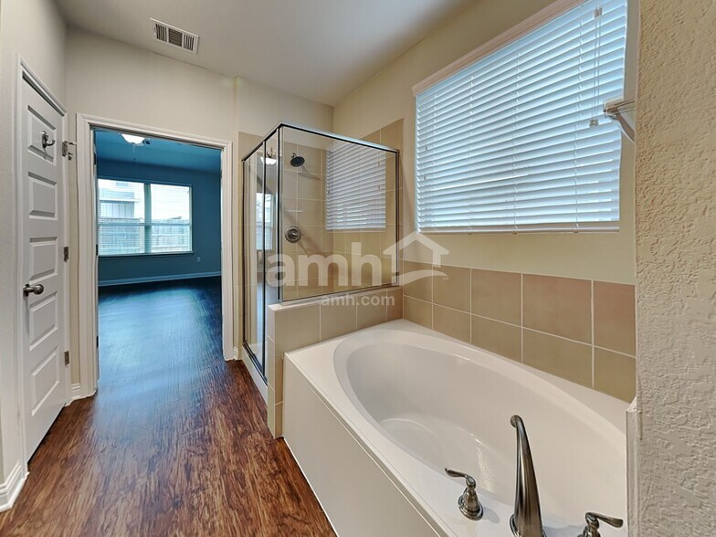 Building Photo - 6101 Gerard Dr