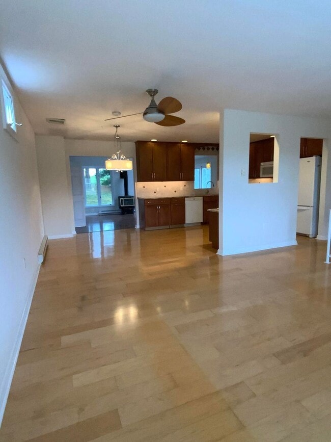 Building Photo - 5 br, 3 bath House - 35 CINDER RD