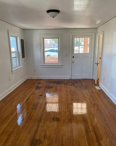 Building Photo - 214 Langhorne Ln