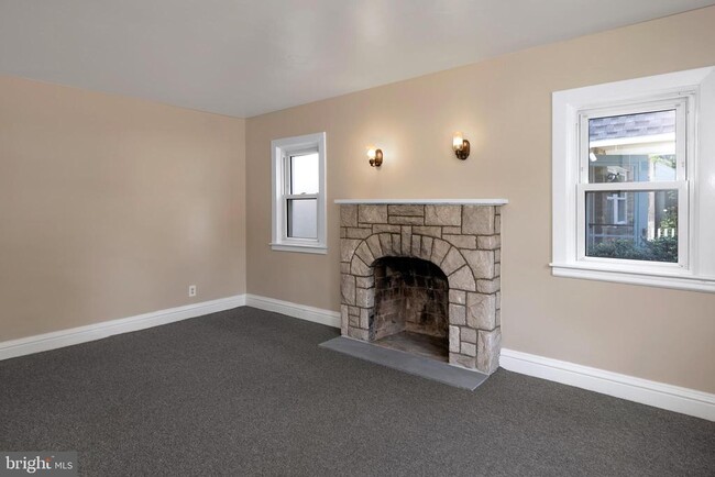 Building Photo - 25 Greenview Ave