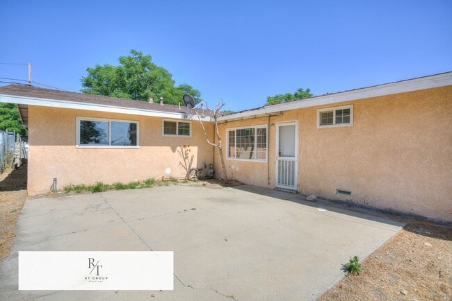 Building Photo - Spacious 4-Bedroom Home on Nearly 1 Acre –...